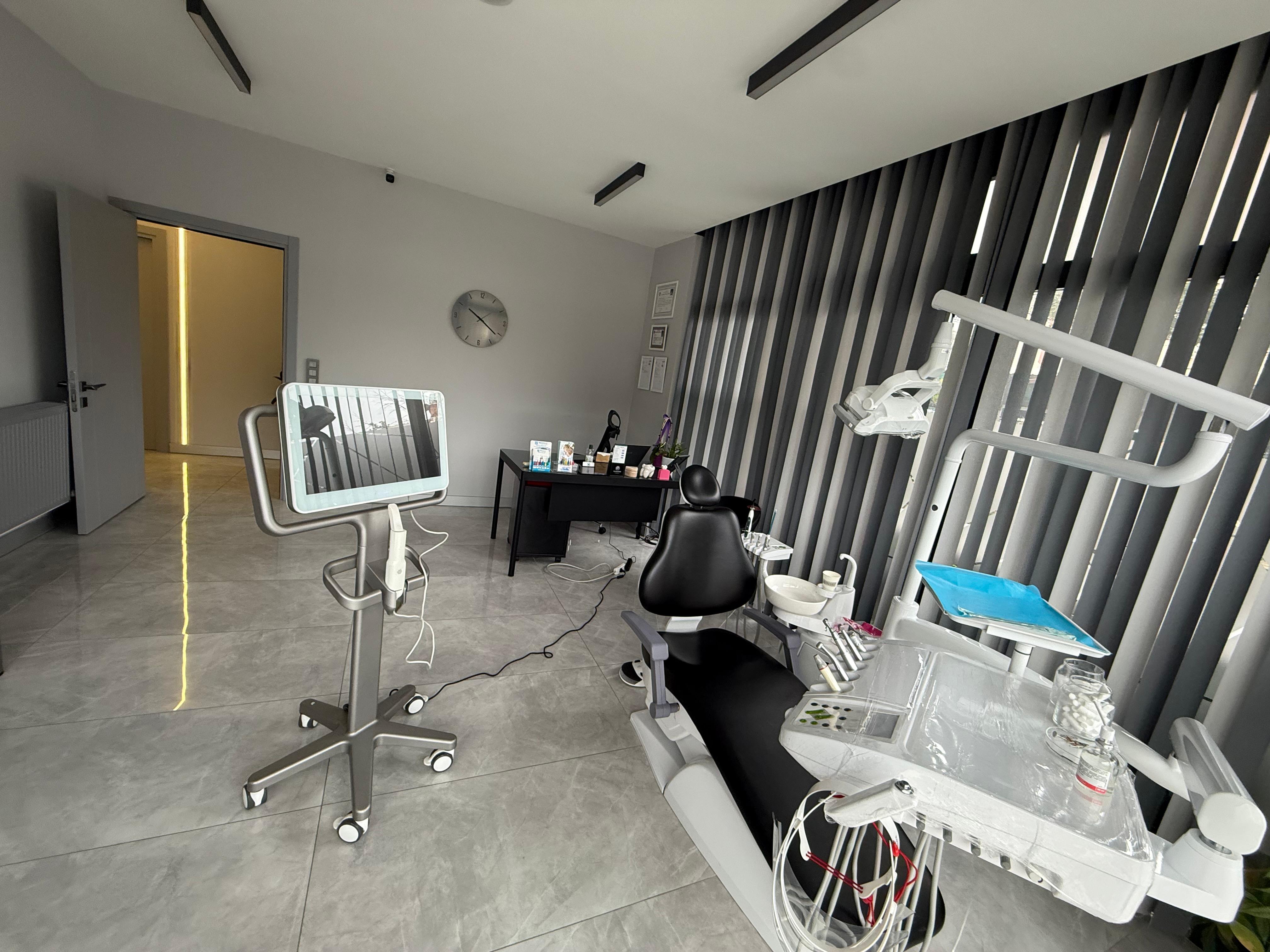 Dent Sekiz Eylül - Klinik Görüntüsü 3